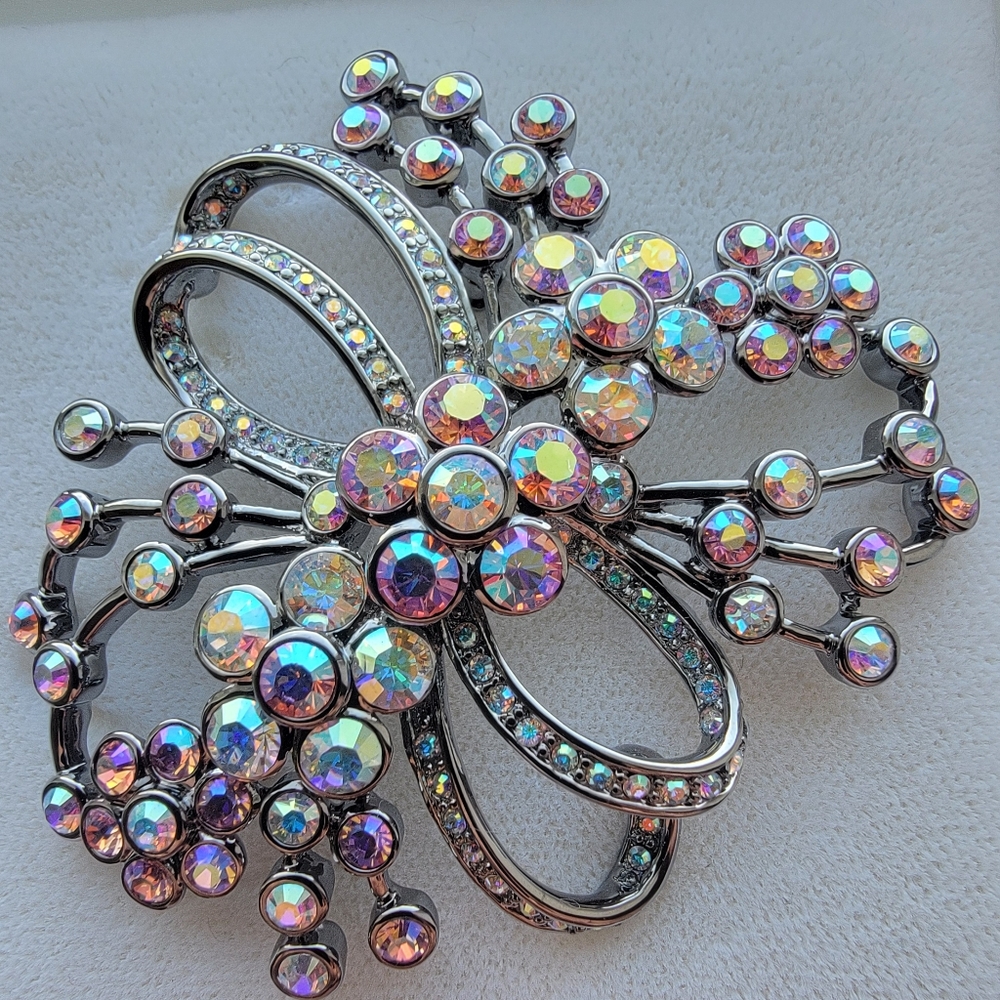 Vintage Butler 5th avenue Rhinestone brooch with swarvoski crystals